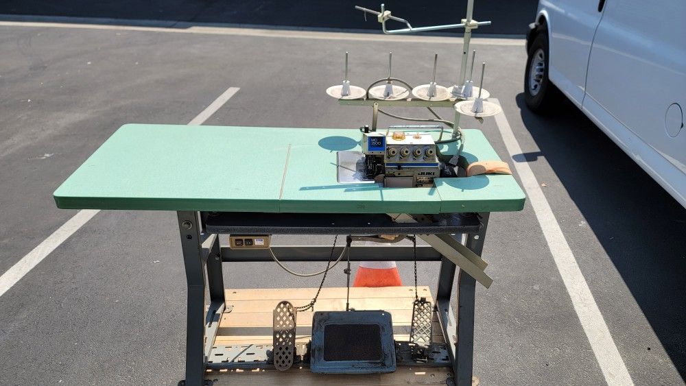 JUKI MO-2516 Overlock Sewing Machine