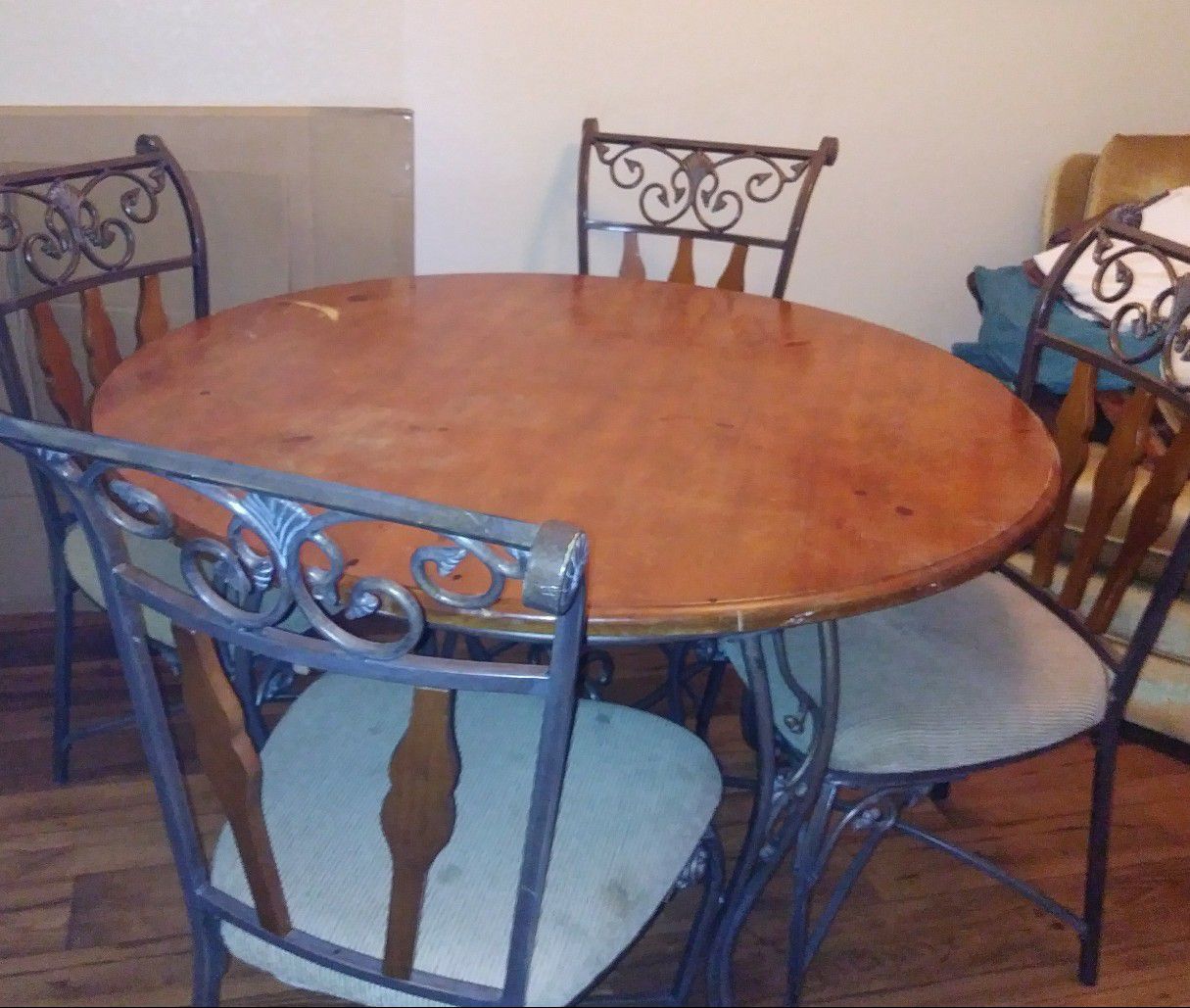 Iron rod table and chairs