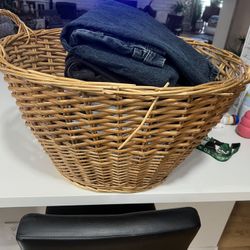 Basket Full Of Vintage Used Men’s Jeans Levi’s Lees Wrangler A Couple Pair Are In Very Good Condition The Other 5 Are Very Worn Some With Holes 