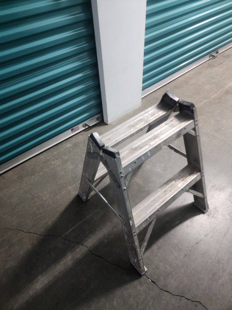 2' Aluminum Ladder