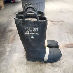 Used boots size 11 wide mens