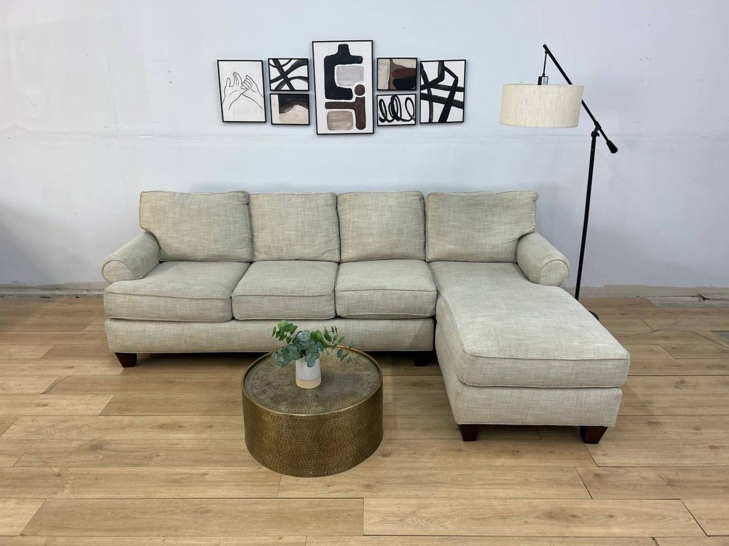 Craftsmaster 2-Piece Sectional Couch with Right Facing Lounge