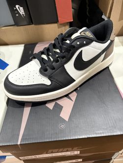 Jordan 1 Dunk Low Mocha   Men’s 10 ,11