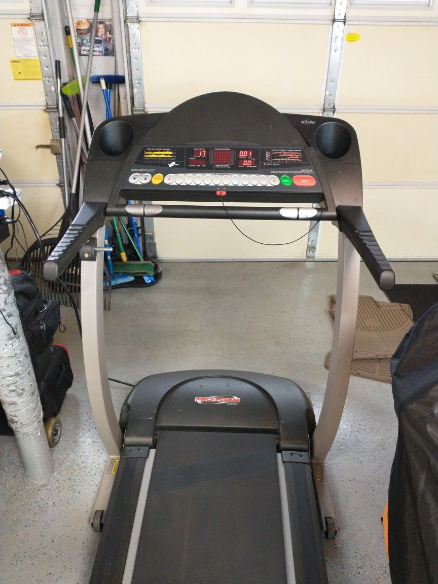 Proform 520x Treadmill for Sale in Monroe Township, NJ OfferUp