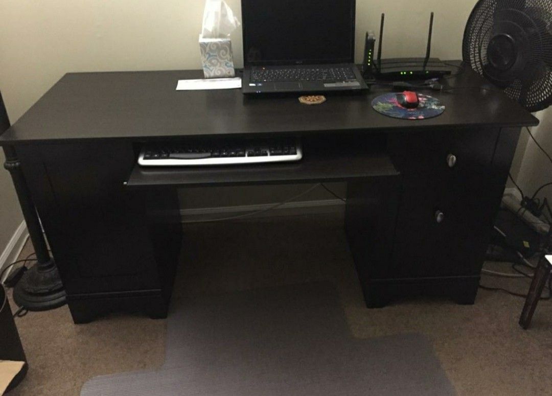 Black Computer Desk w/ Slide Out Keyboard Tray