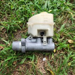2017 Ford Super Duty Brake Master Cylinder 