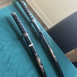 2 Katanas