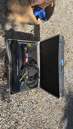 Kino Flo diva 400 light with spare gloves