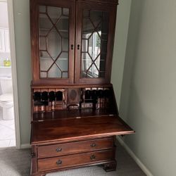 Desk / Cabinet