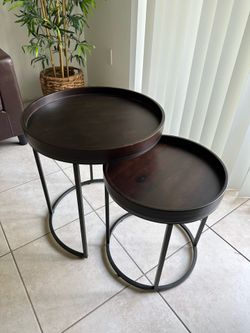 Round Table Set of 2 Juego de Mesas redondas