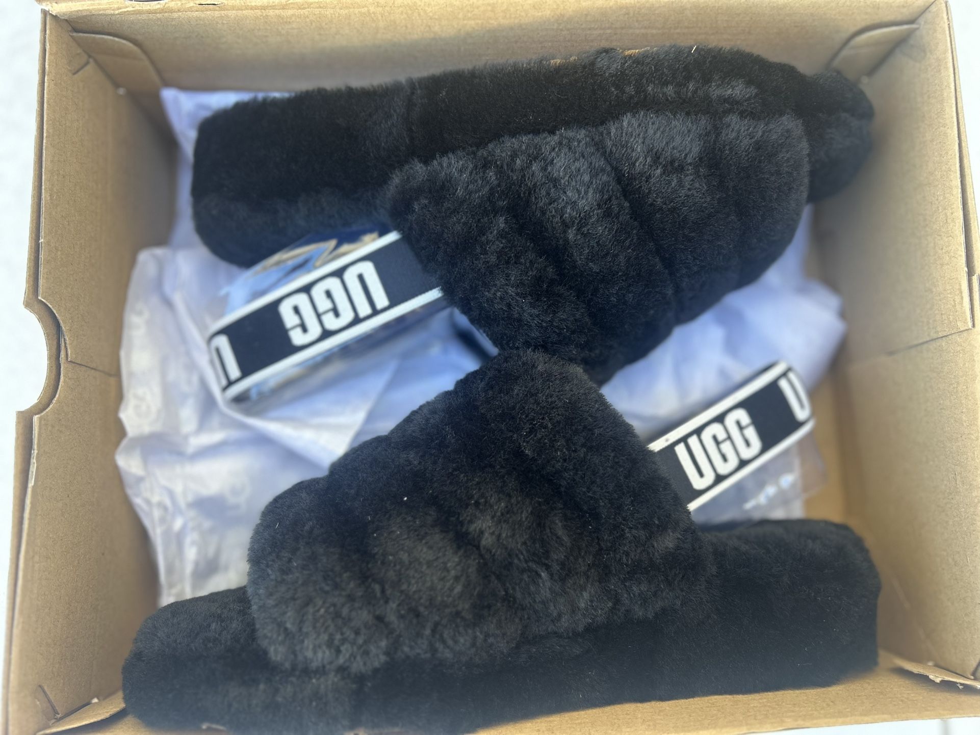 ugg W fluff yeah slide