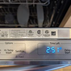 Samsung Stainless Steel Dishwasher – DW80R7061US – Excellent Condition!