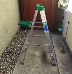 Werner 4’ aluminum 225 lbs lightweight step ladder
