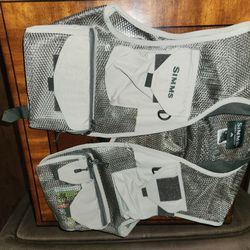 Simms fly fishing fishing vest for Sale in Humble, TX - OfferUp