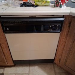 General Electric Dish Washer. Great Condition 