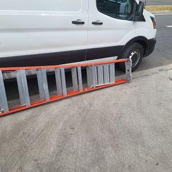 12 Fèet Louisville 300 Capacity Ladder 