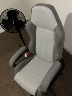 SWIVEL GAMING CHAIR RETAILS  FOR $130.00 ASKING ONLY $50.00