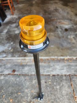 Amber Strobe Beacon Light with Pole Mount Luz de baliza con montura de polo
