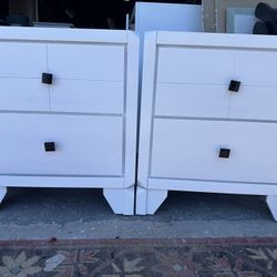 2 White Naitstand 