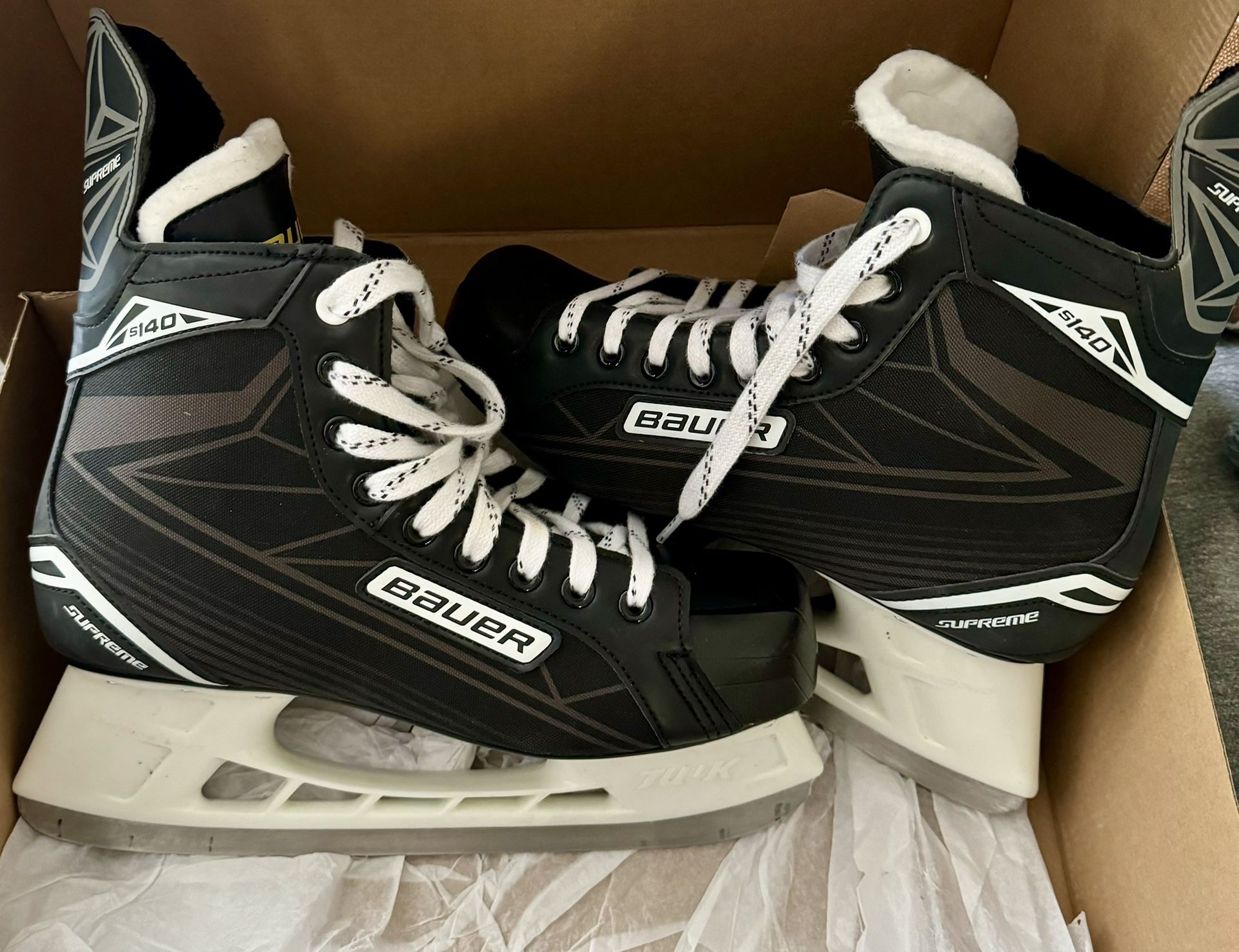 Like New Bauer Size 9 Hockey Skates Supreme S140
