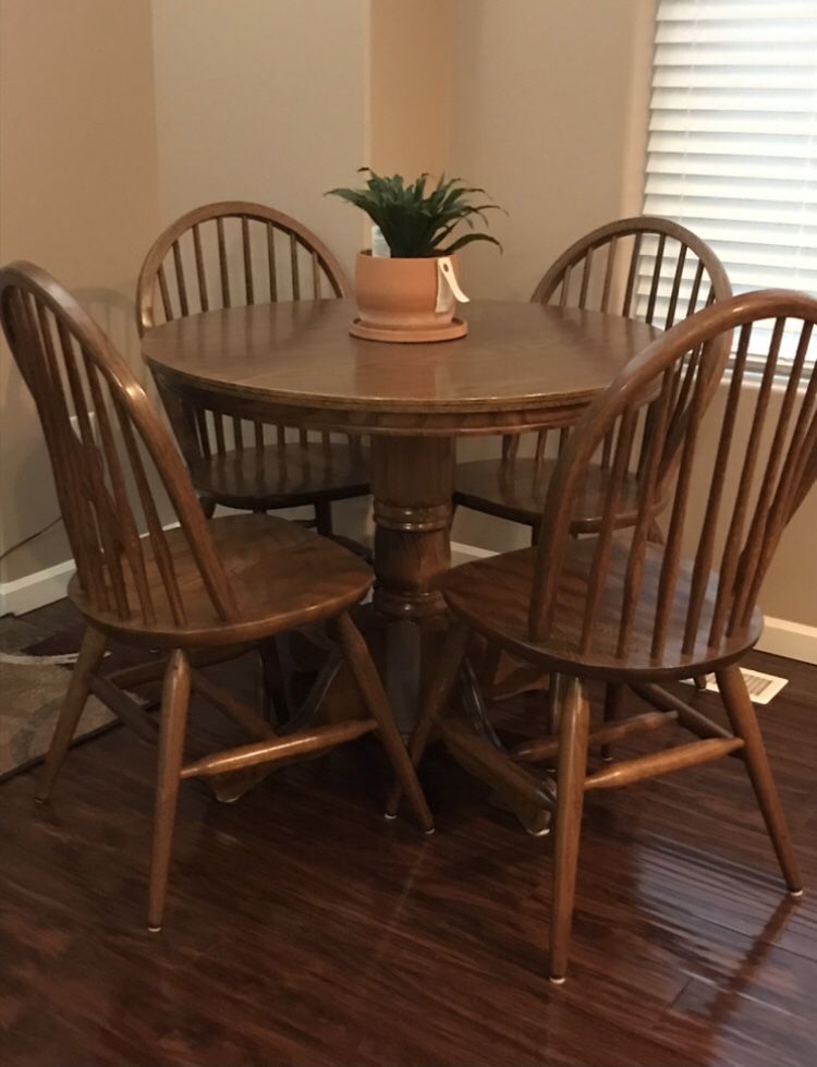Beautiful Vtg Amish Table & Chairs 