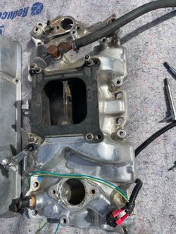 Aluminum Edelbrock valve cover covers and aluminum intake manifold