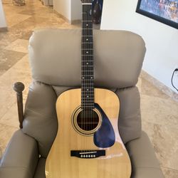 Yamaha Acoustic Guitar