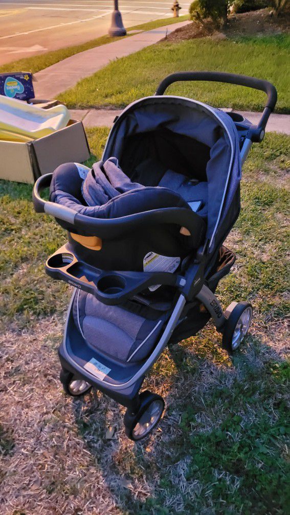 Chico Bravo Stroller, Car Base And Infant Car Seat