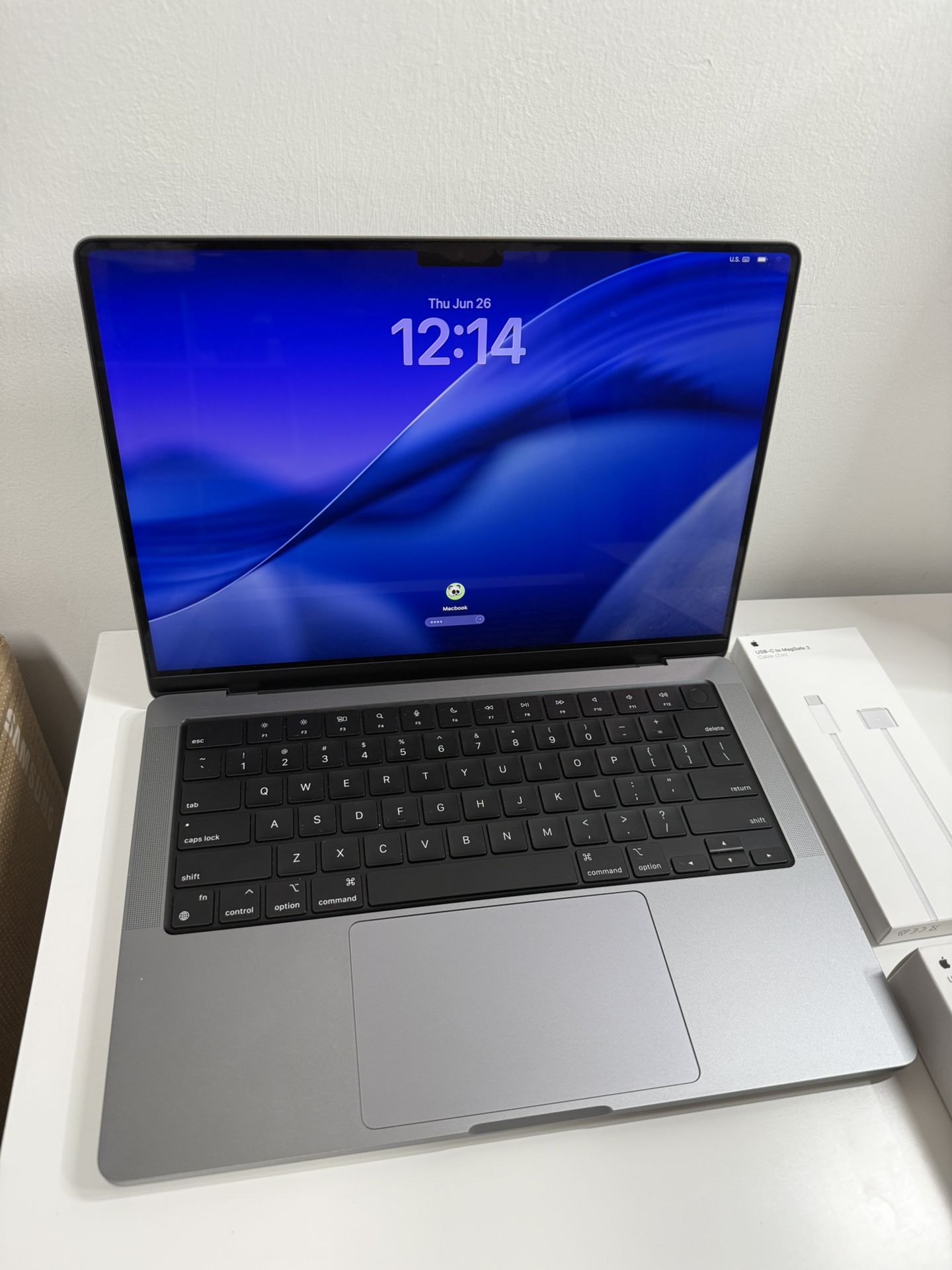 MacBook Pro 14 M1 16Gb 512Gb 124 Cycles