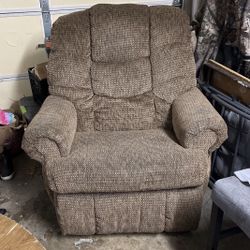FREE- Foot Recliner Comes Out But Won’t Stay. Up. Pick Up In Rockwall. 
