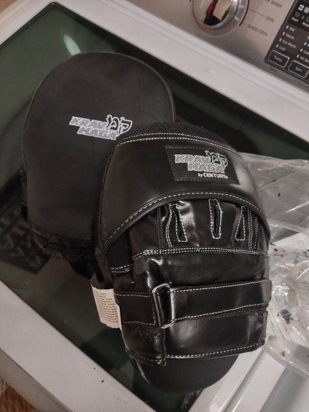 Krav Maga Curved Focus Boxing Mitts