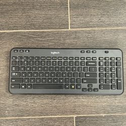 Gently used Wireless Keyboard With Dongle