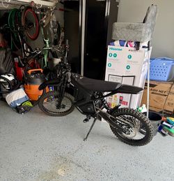 Rawwr Mantis X E-Dirt Bike w/helmet