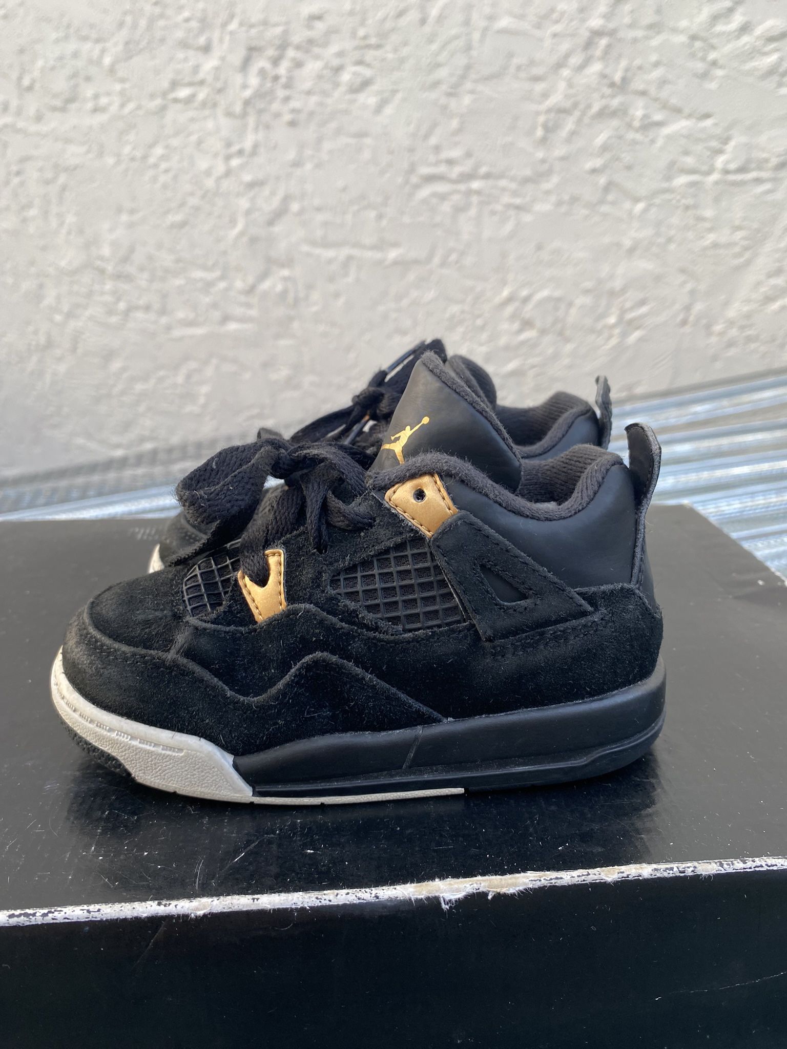 Size 8c - Jordan 4 Retro Royalty’s