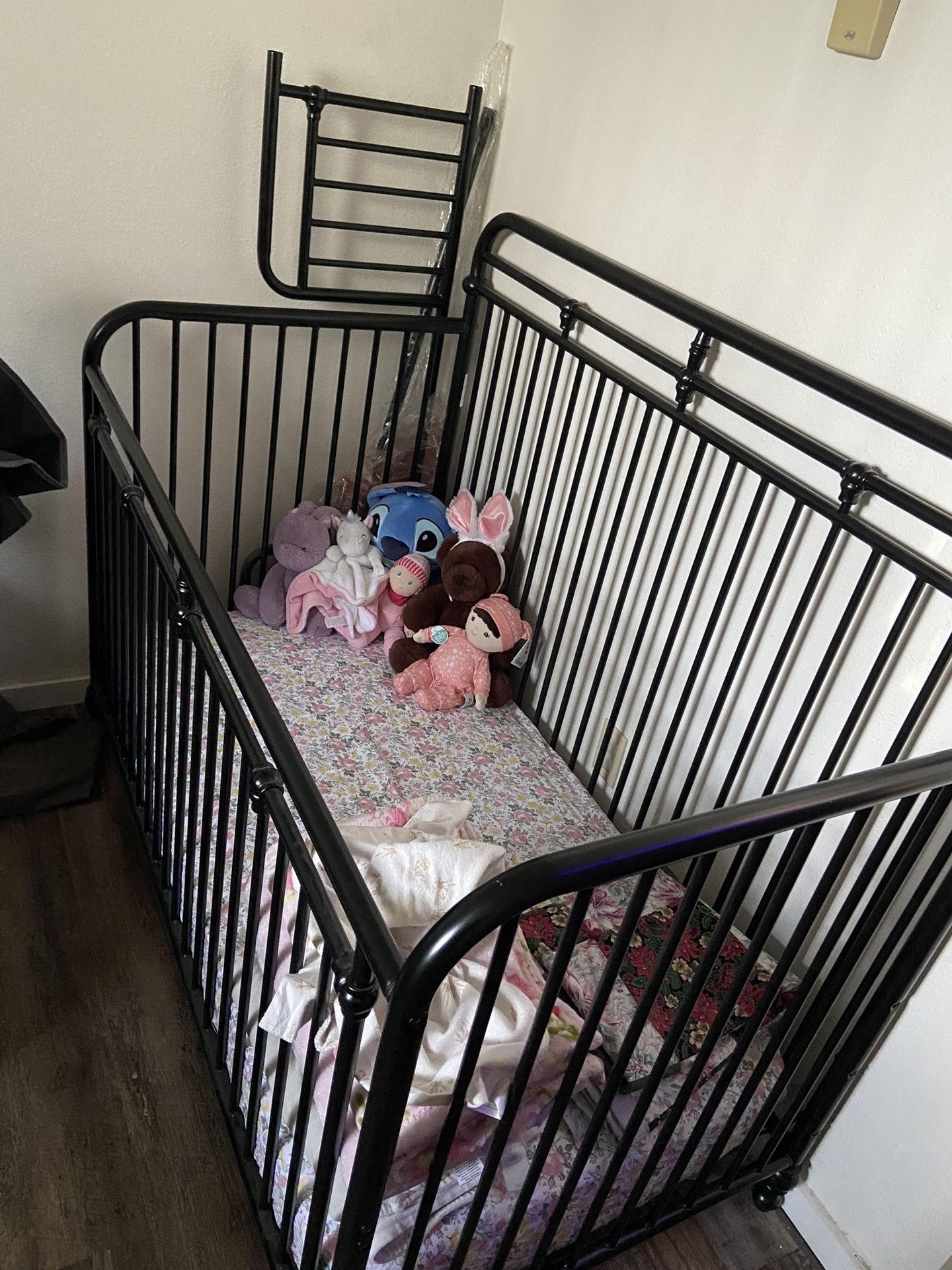 Black Metal Crib & Mattress With Toddler Bed Extension