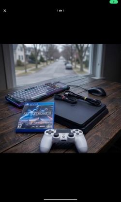 Console PS4 with a game and a new control