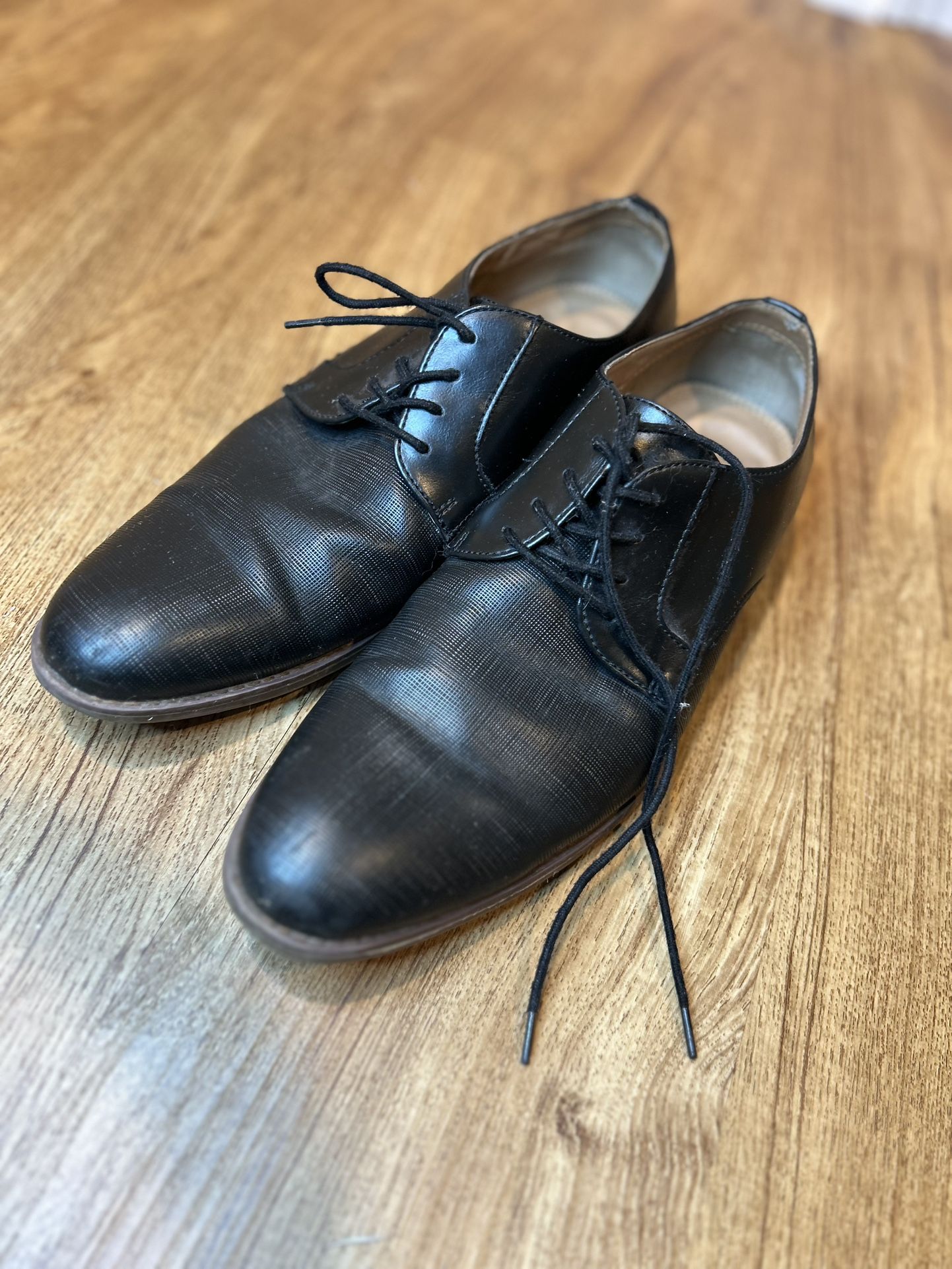 Men’s Black Dress Shoes – Size 10 – Clean & Sharp – Hawthorne Pickup