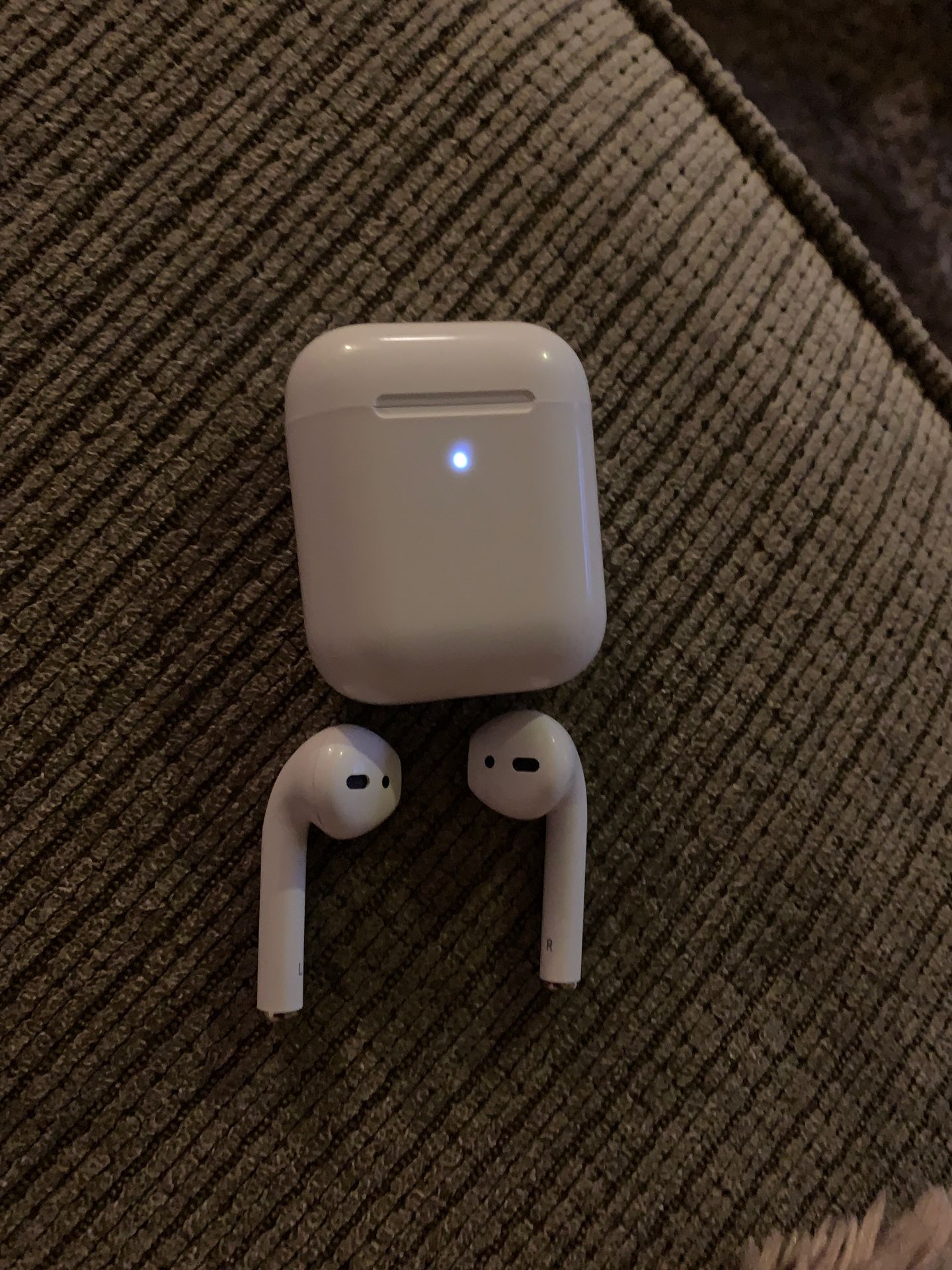 AirPods wireless