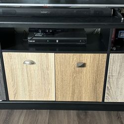 TV Stand  Very good Condition 