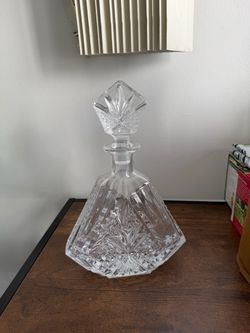 Crystal Glass Decanter with Stopper
