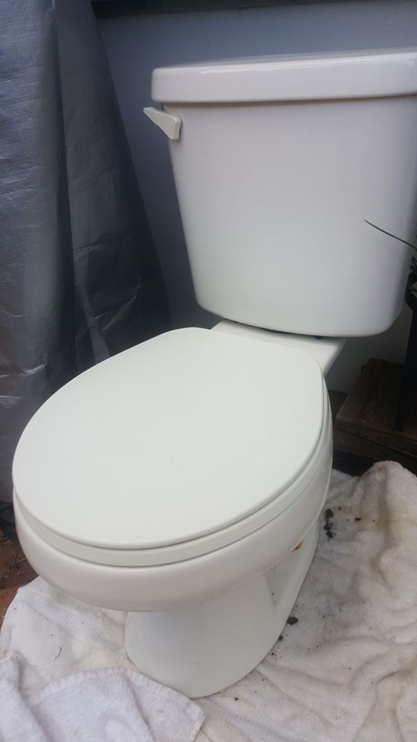 Eljer Toilet 1.6gpf for Sale in Miami, FL OfferUp