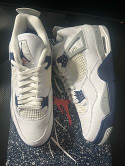 Jordan 4 Midnight Navy Size 11.5
