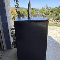 Sanyo Beer Kegerator/Refridgerator