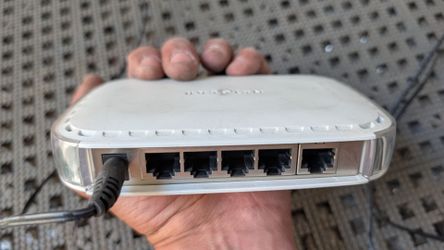 NETGEAR

5 Port10/100/1000M Switch GS605 v2