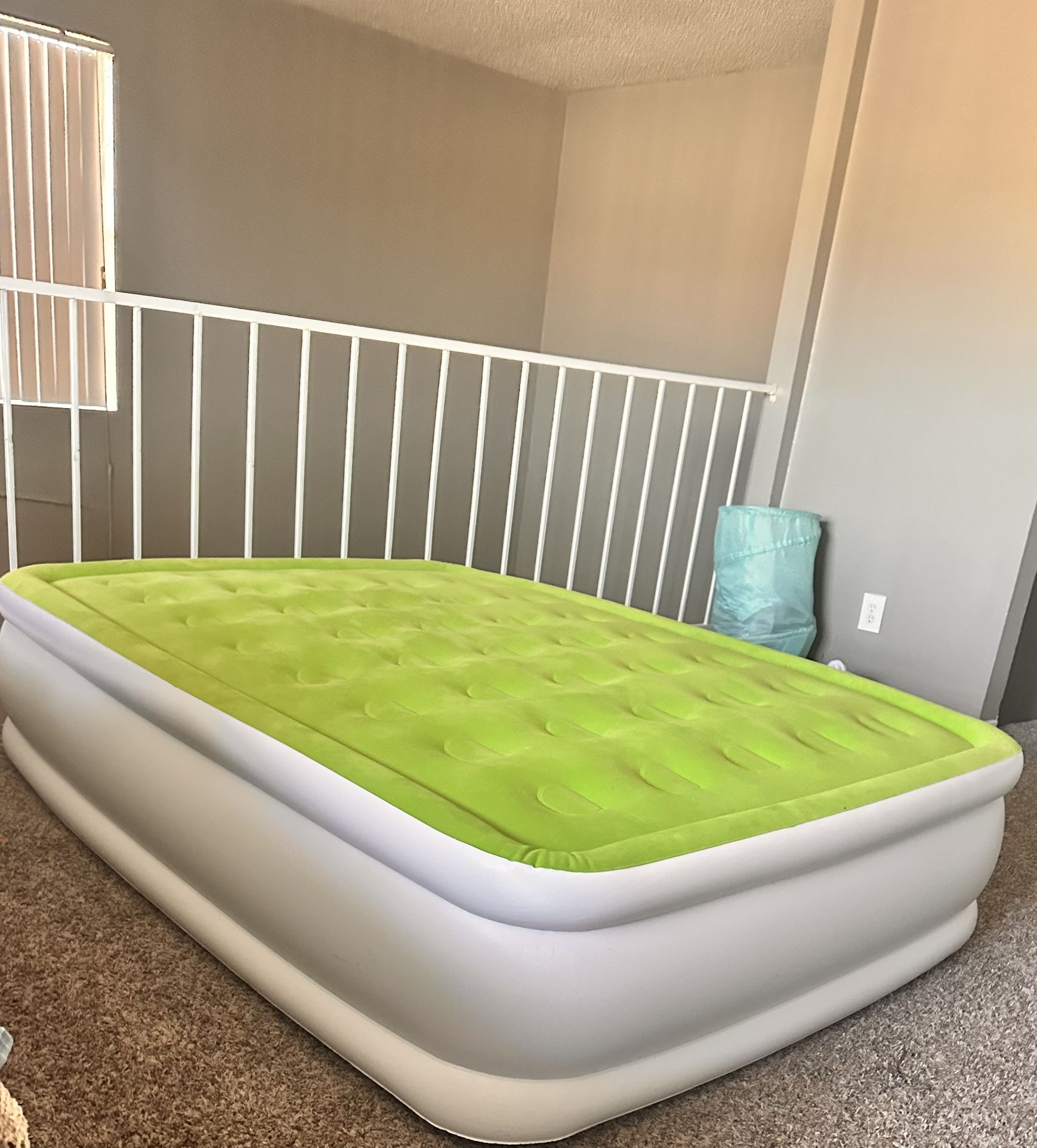 Air mattress with Pump