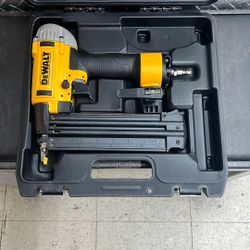 Dewalt DWFP12233 18g Pneumatic Brad Nailer 