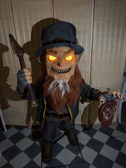 duende del Trébol maldito LED animado de 4,5 pies