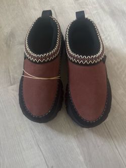 Uggs Brown Slip-On Shoes size 5 women