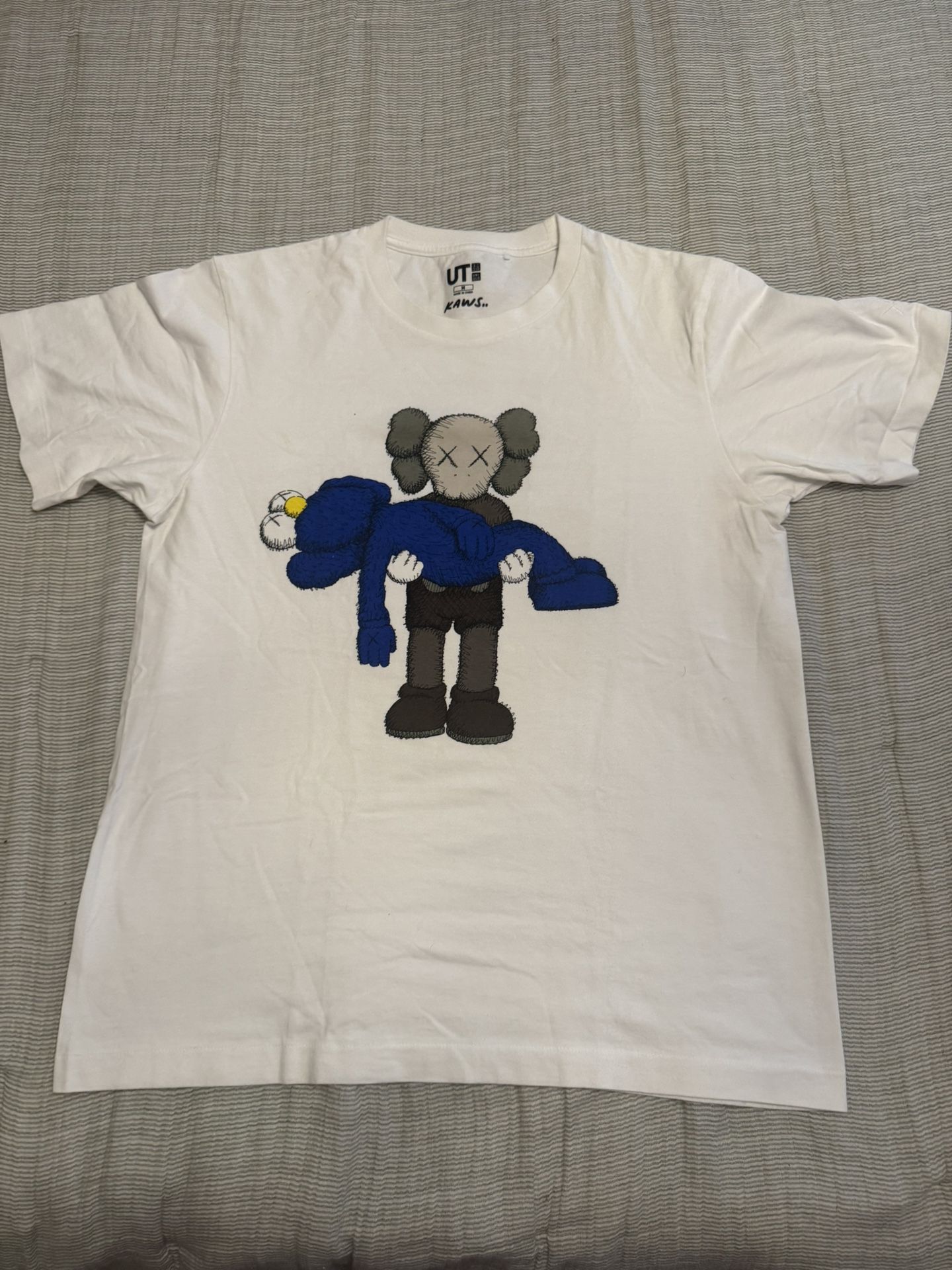 Used Men’s T-Shirt UT Kaws Size Medium