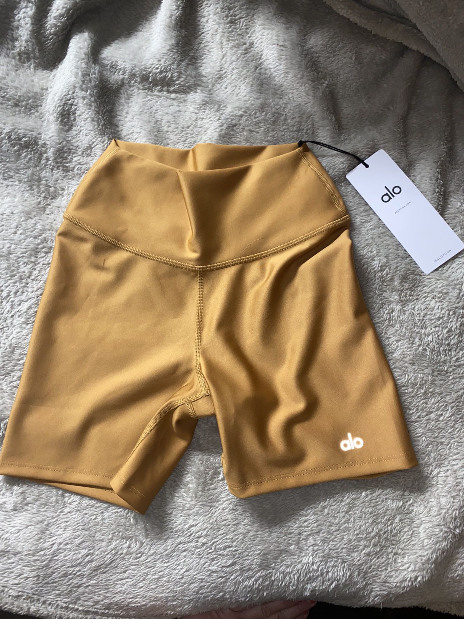 Alo Yoga Shorts- xs